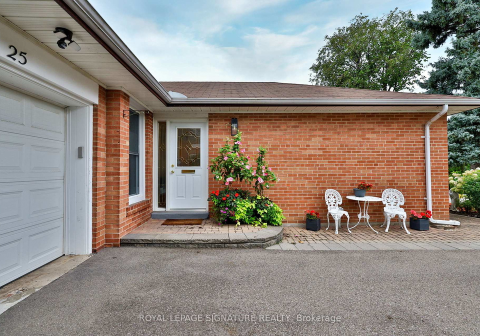 25-fenelon-drive-north-york-ontario-c12908022