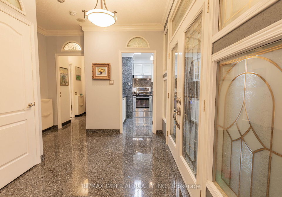 555-yonge-street-toronto-ontario-c12908174