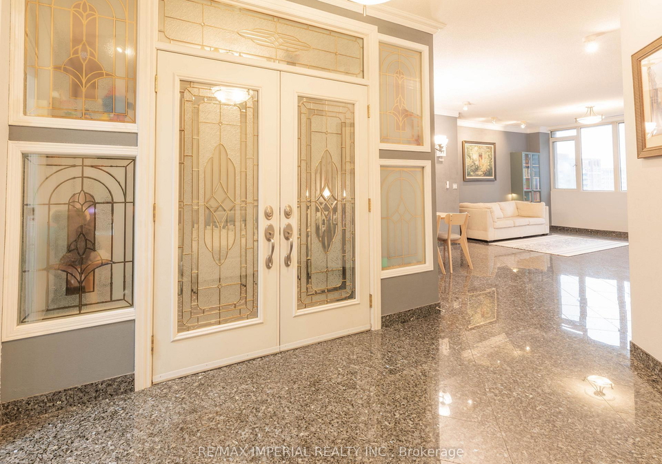 555-yonge-street-toronto-ontario-c12908174