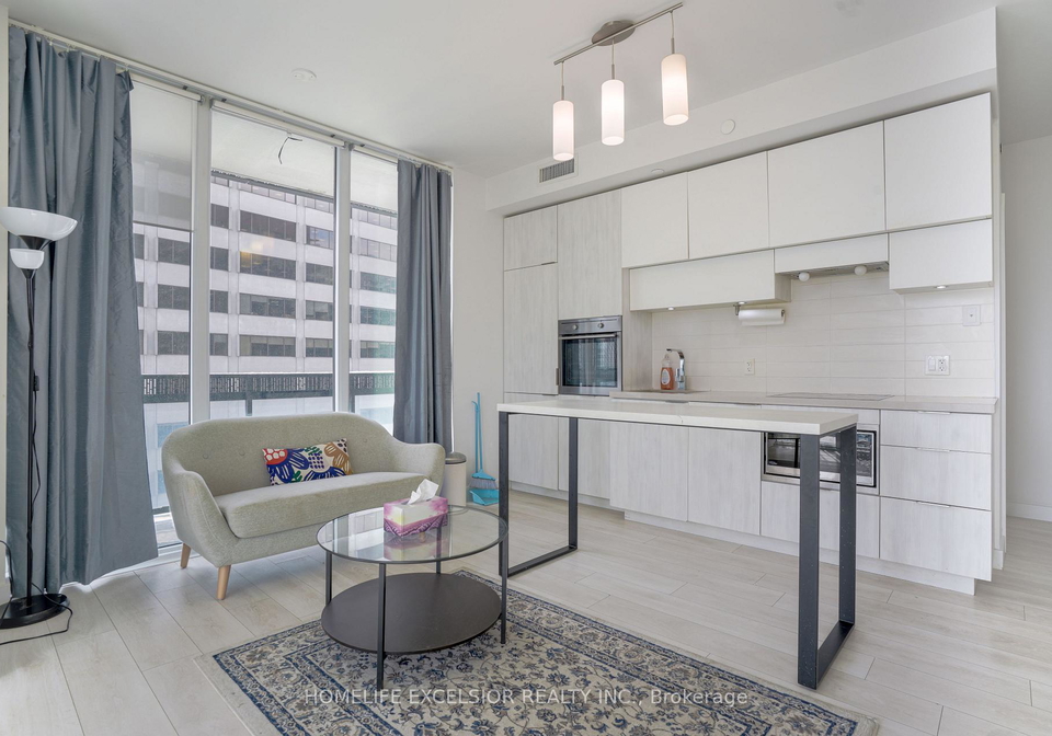 8-eglinton-avenue-e-toronto-ontario-c12908668