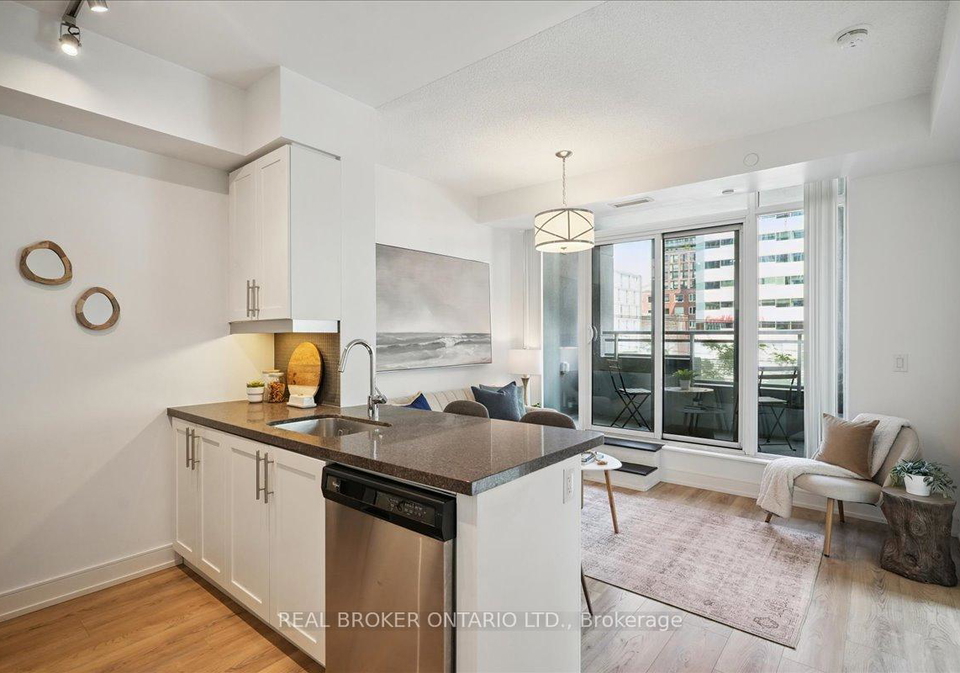 525-adelaide-street-w-toronto-ontario-c12908818