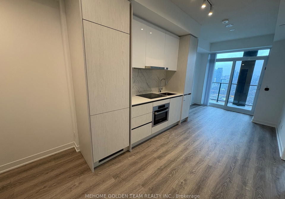 180-front-street-e-toronto-ontario-c12909366