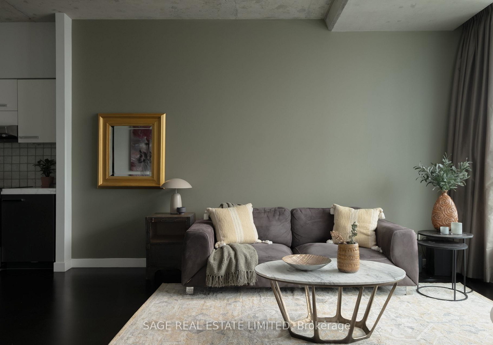 552-wellington-street-w-toronto-ontario-c12909900