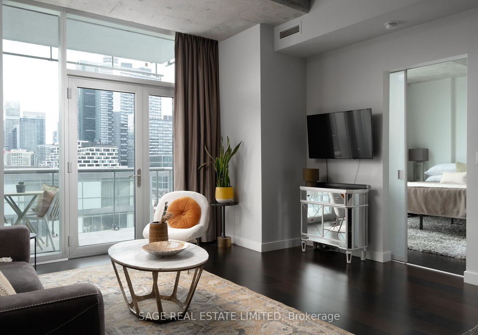552-wellington-street-w-toronto-ontario-c12909900
