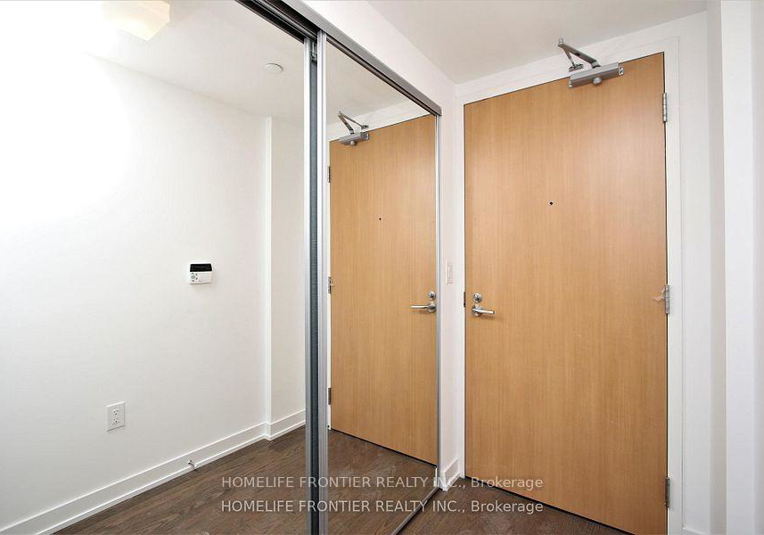 11-wellesley-street-w-toronto-ontario-c12910454
