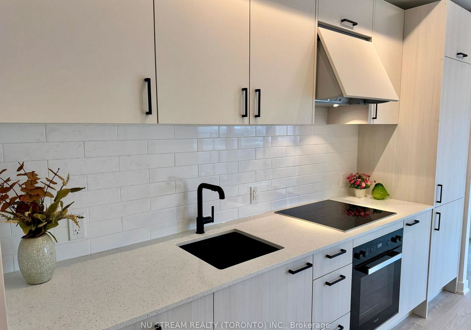 1-quarrington-lane-s-north-york-ontario-c12911830