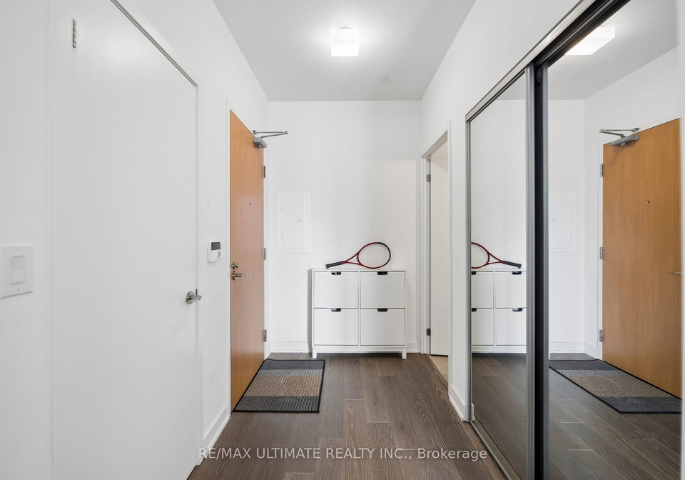 11-wellesley-street-w-toronto-ontario-c12912064