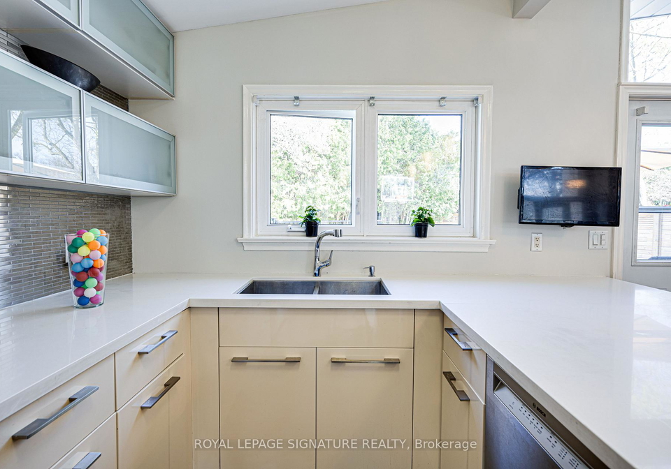 2-parmbelle-crescent-north-york-ontario-c12913208