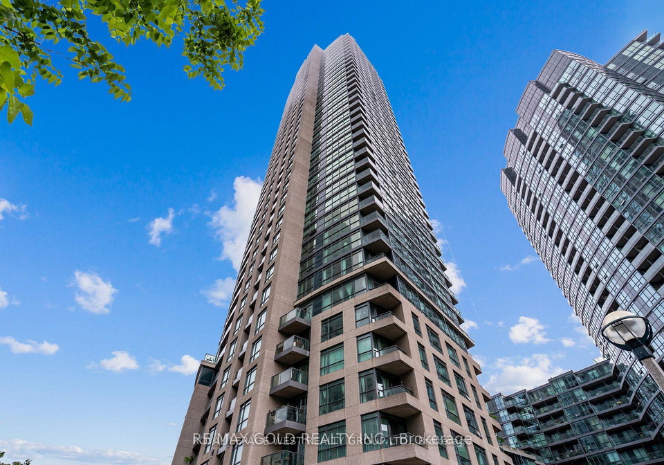 219-fort-york-boulevard-toronto-ontario-c12913286