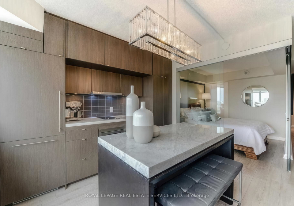 155-yorkville-avenue-toronto-ontario-c12913566