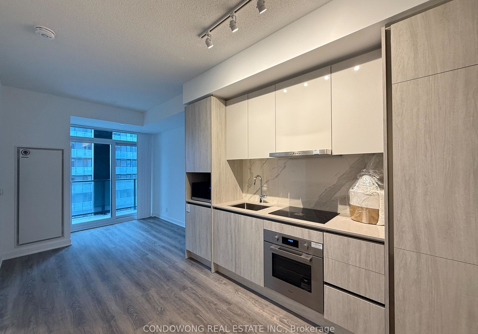 180-front-street-e-toronto-ontario-c12914016