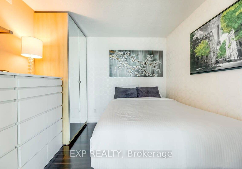 208-queens-quay-w-toronto-ontario-c12915896