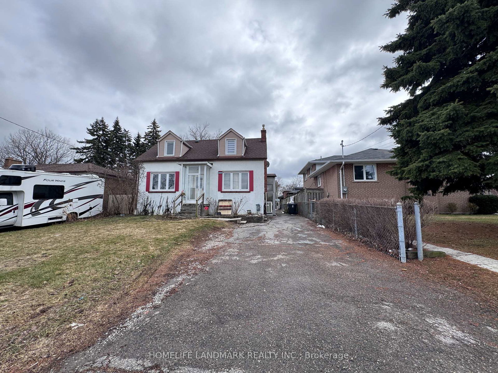 121-bishop-avenue-north-york-ontario-c12916552
