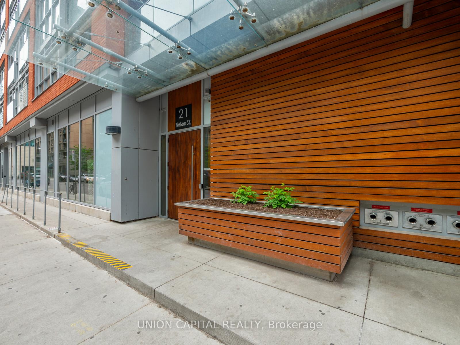 21-nelson-street-toronto-ontario-c12916848