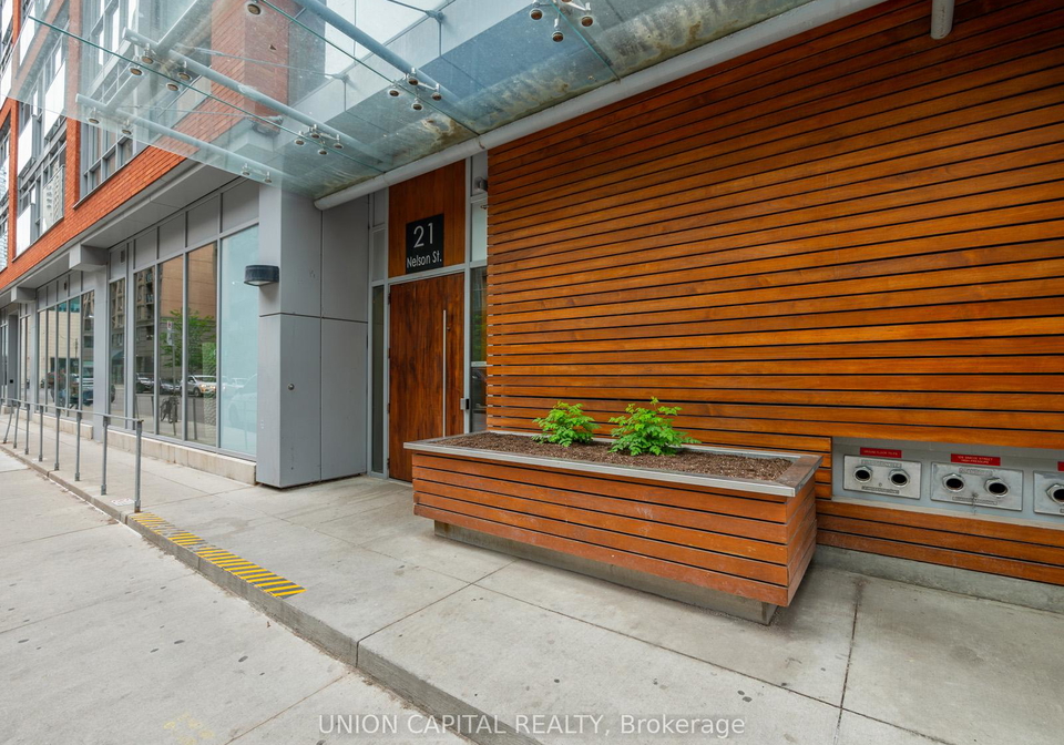 21-nelson-street-toronto-ontario-c12916848