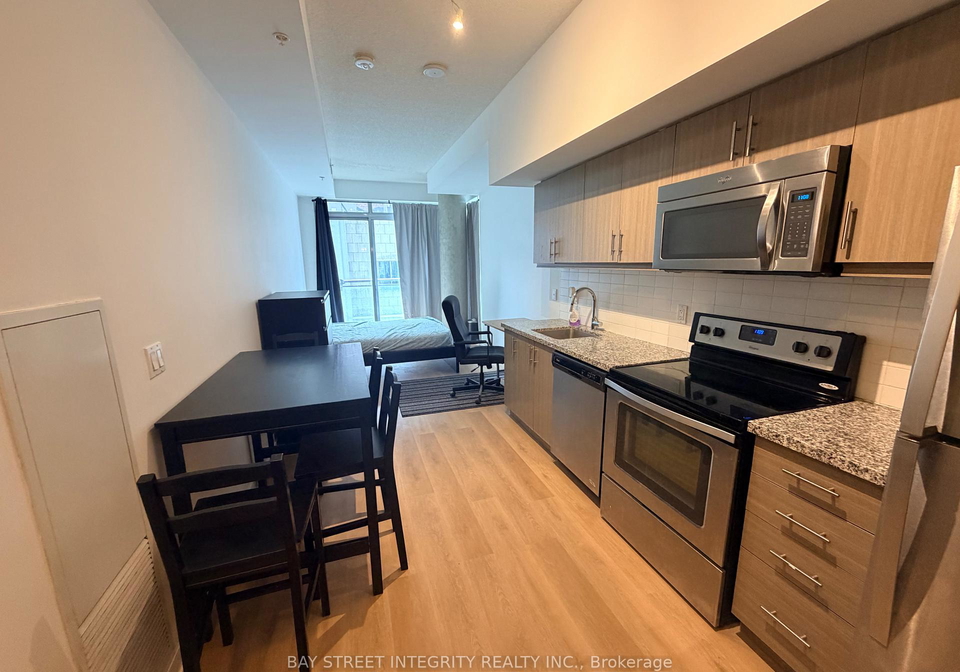 10-willison-square-toronto-ontario-c12917264