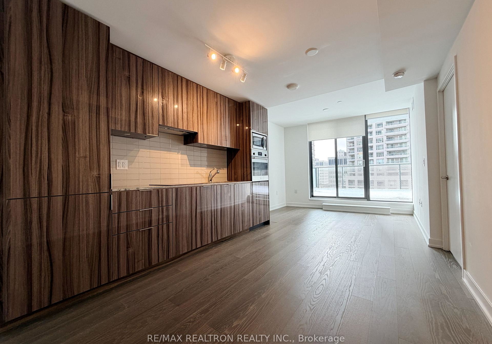 11-wellesley-street-w-toronto-ontario-c12917570