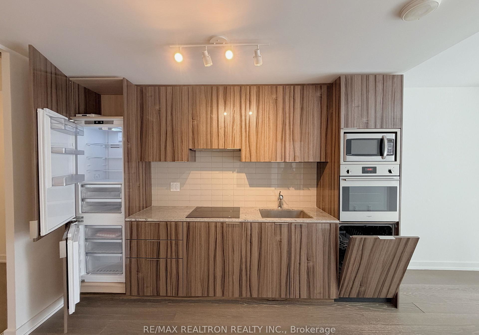 11-wellesley-street-w-toronto-ontario-c12917570