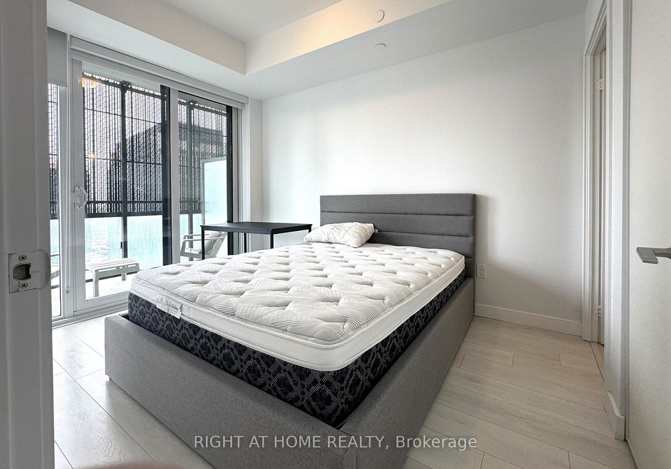 8-eglinton-avenue-e-toronto-ontario-c12917744