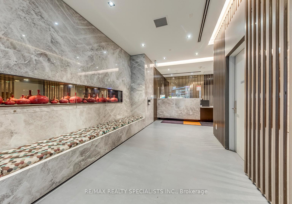 215-queen-street-w-toronto-ontario-c12918112