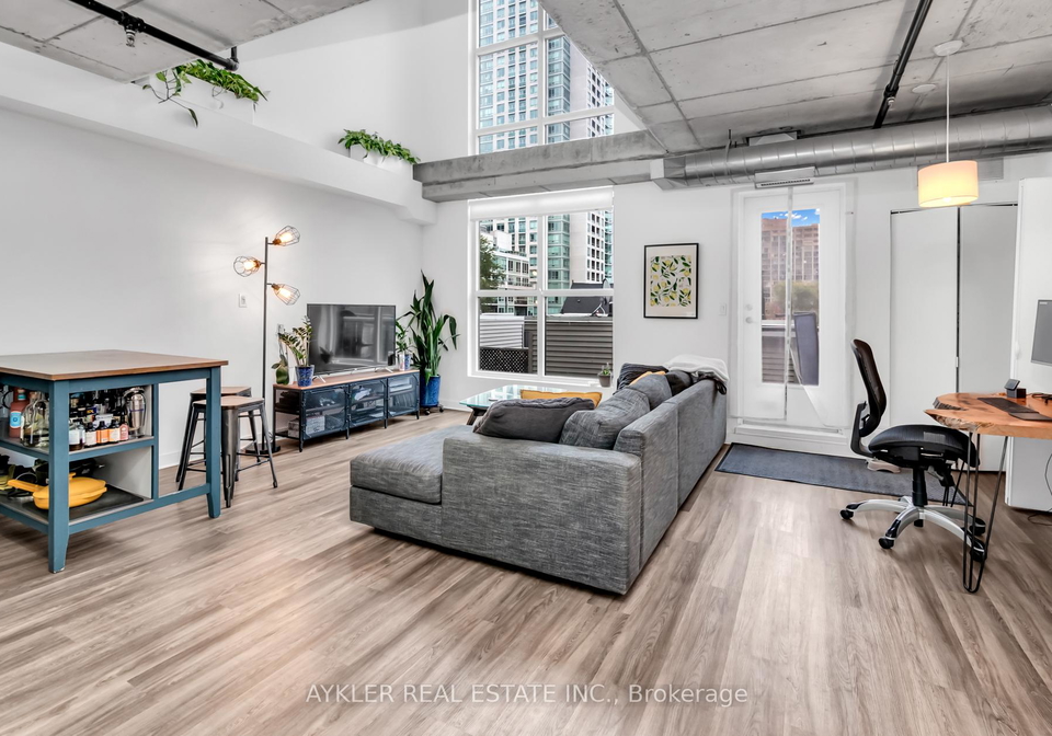 10-wellesley-place-toronto-ontario-c12920188
