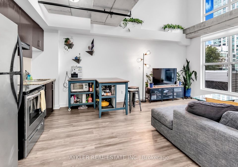 10-wellesley-place-toronto-ontario-c12920188
