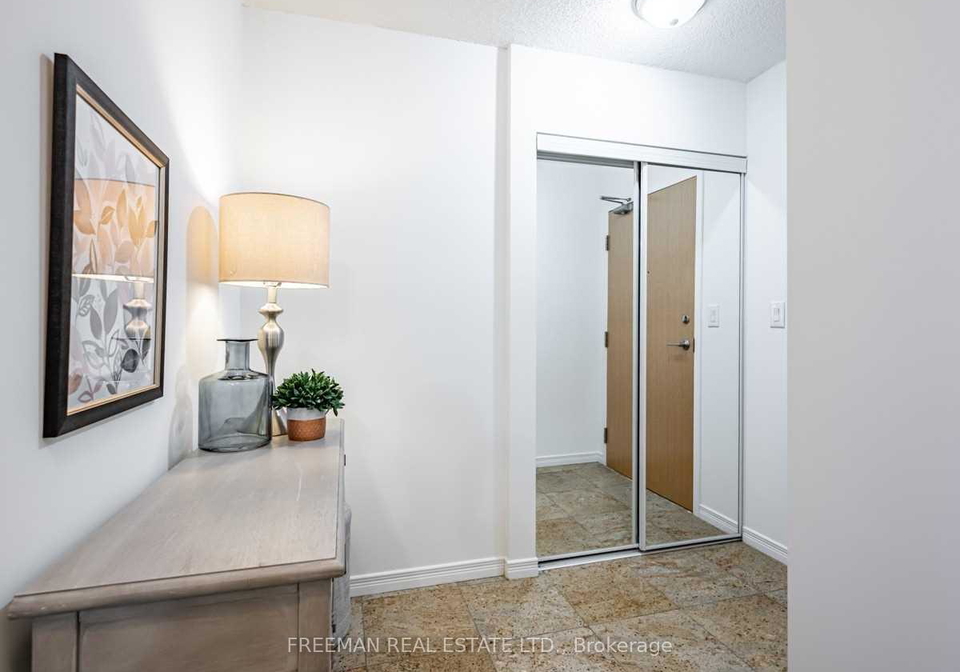736-spadina-avenue-toronto-ontario-c12920326
