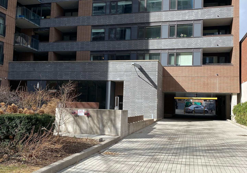 400-wellington-street-w-toronto-ontario-c12921096