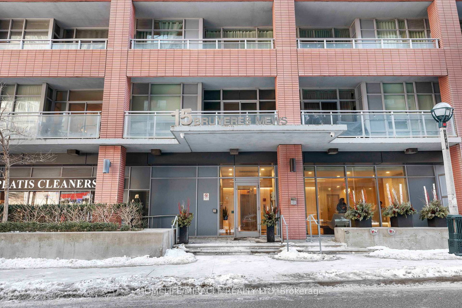 15-bruyeres-mews-toronto-ontario-c12922722