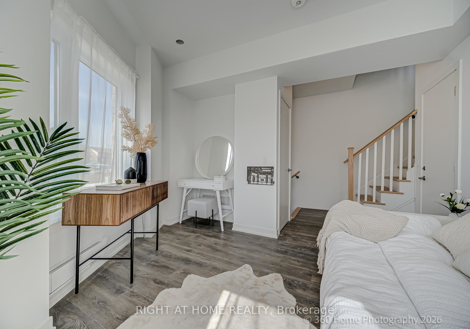 1-case-ootes-drive-north-york-ontario-c12925306