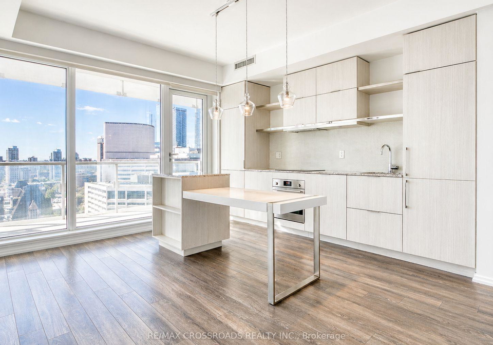 197-yonge-street-toronto-ontario-c12925646