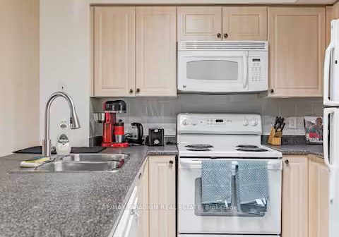 30-grand-trunk-crescent-toronto-ontario-c12928898