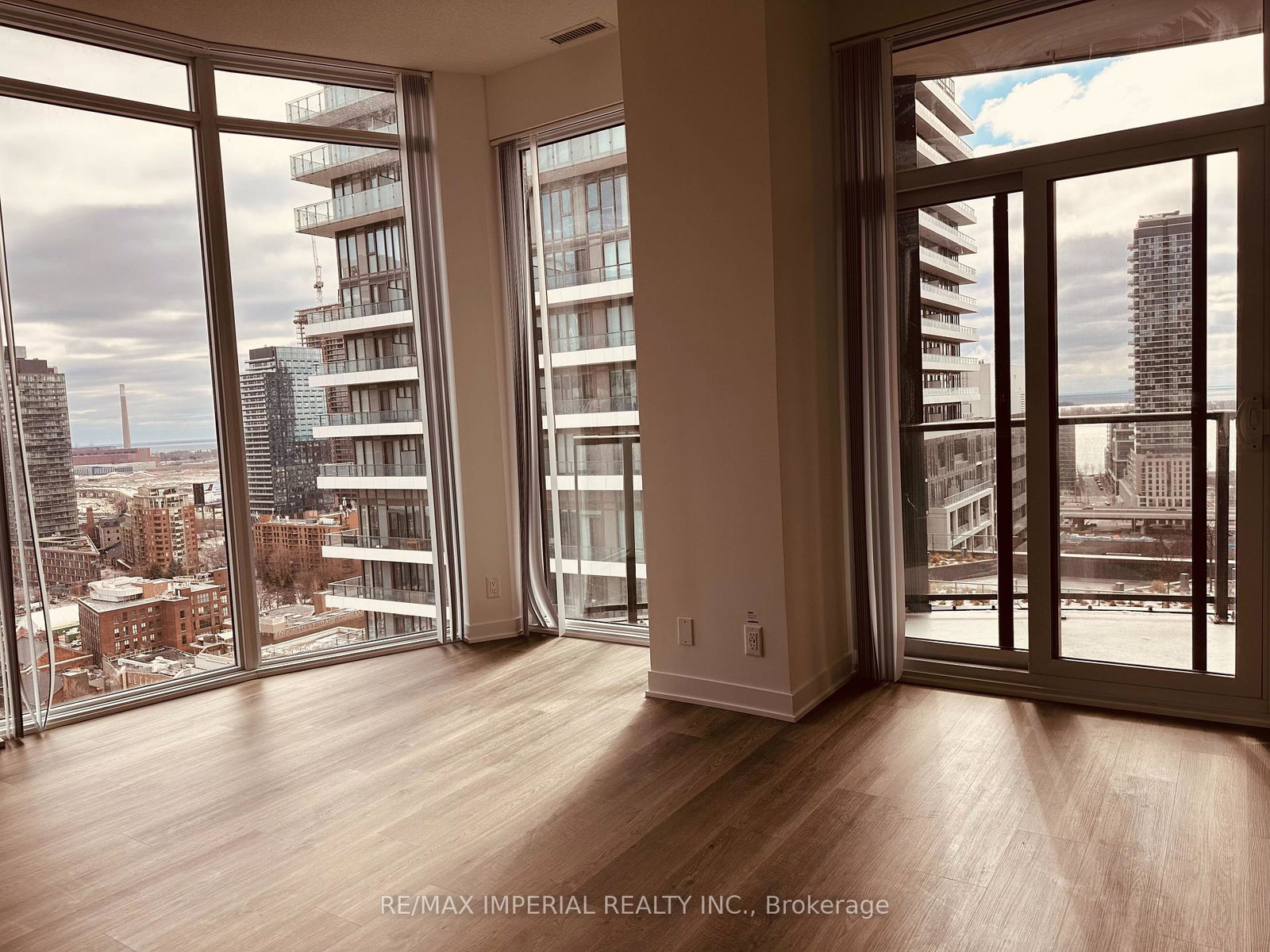 180-front-street-e-toronto-ontario-c12929090