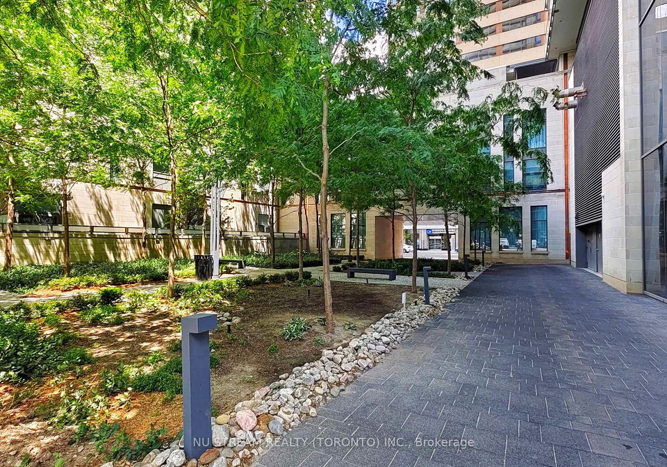 1080-bay-street-toronto-ontario-c12929980