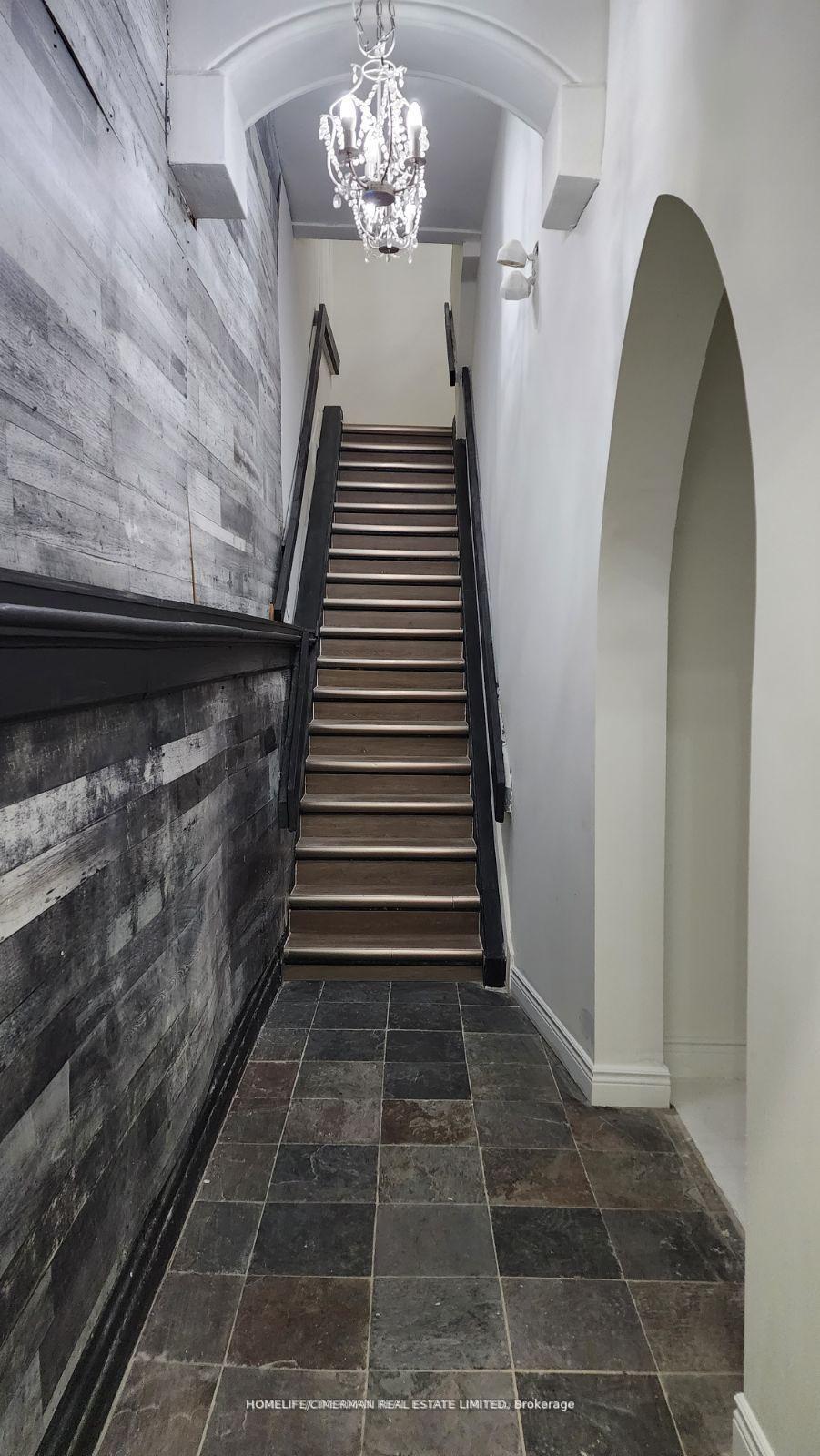 529-yonge-street-toronto-ontario-c12930010