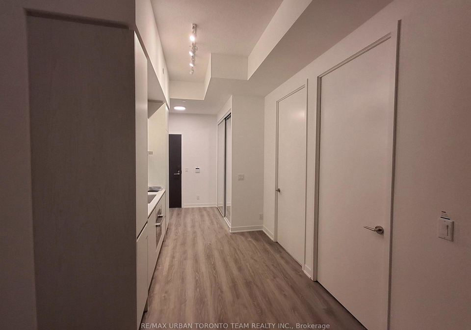 180-front-street-e-toronto-ontario-c12930730