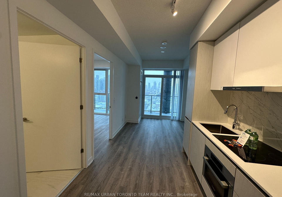 180-front-street-e-toronto-ontario-c12930854