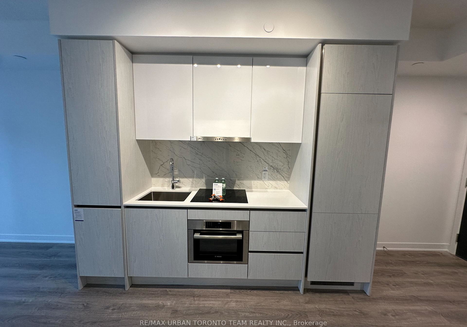 180-front-street-e-toronto-ontario-c12930854