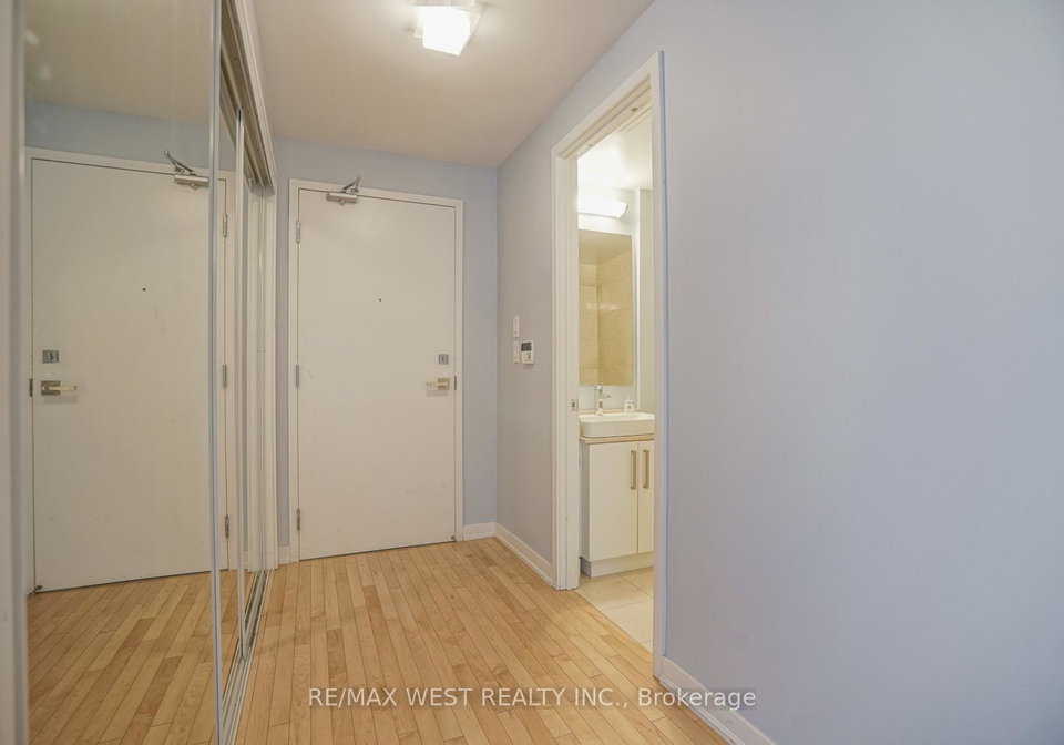 12-york-street-toronto-ontario-c12930924