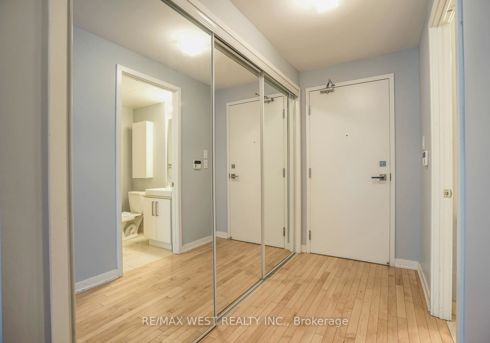 12-york-street-toronto-ontario-c12930924