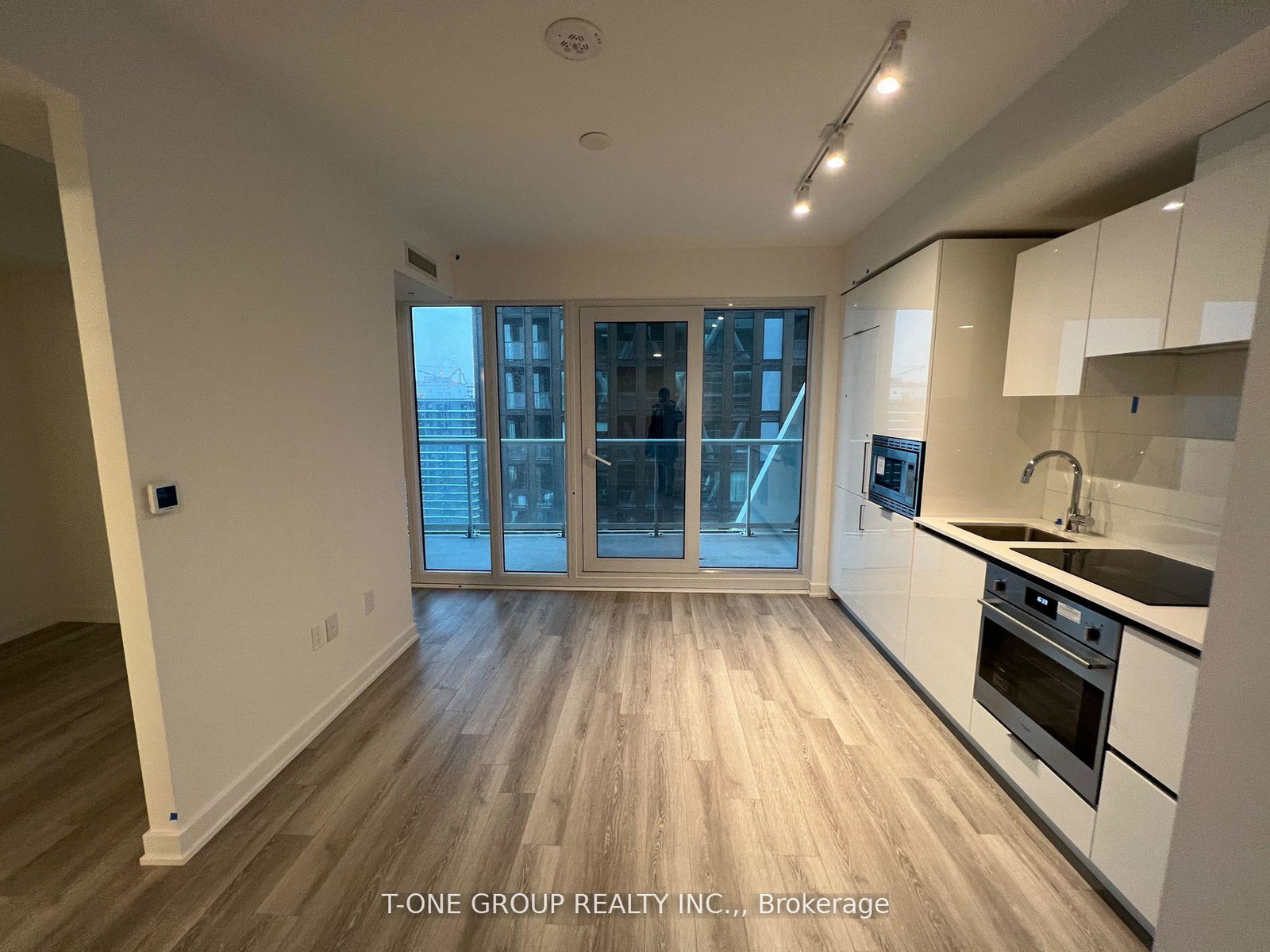 230-simcoe-street-toronto-ontario-c12932326