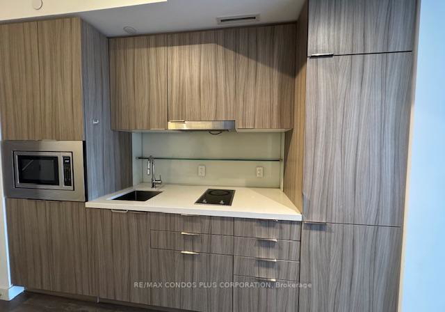 215-queen-street-w-toronto-ontario-c12932420