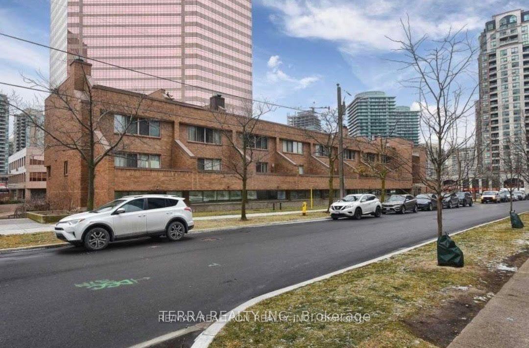 1-duplex-avenue-toronto-ontario-c12932706