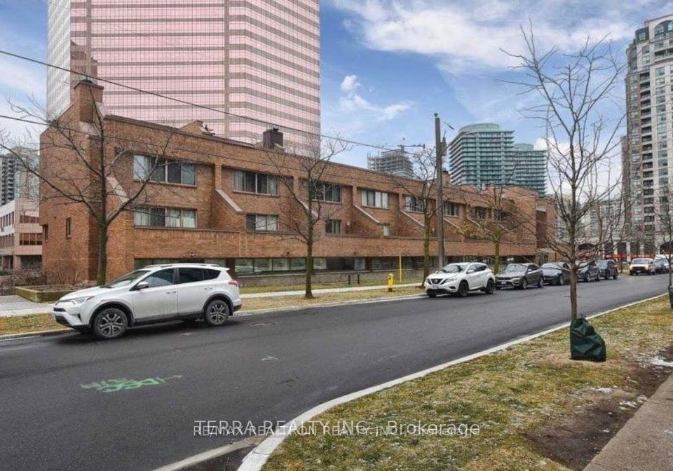 1-duplex-avenue-toronto-ontario-c12932706