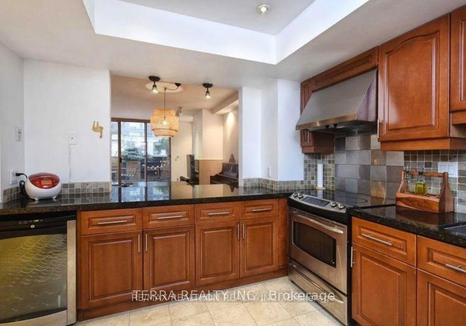 1-duplex-avenue-toronto-ontario-c12932706