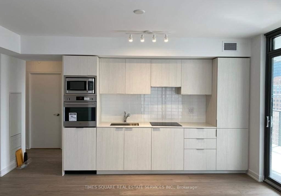 11-wellesley-street-w-toronto-ontario-c12932934