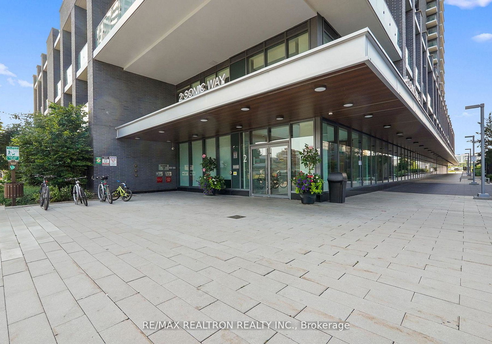 2-sonic-way-east-york-ontario-c12933314