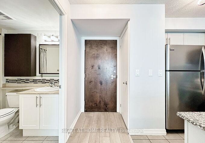 16-yonge-street-toronto-ontario-c12933600
