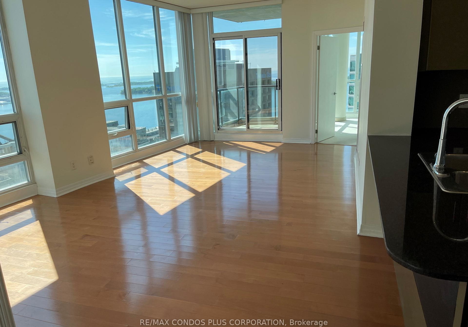 16-yonge-street-toronto-ontario-c12933984