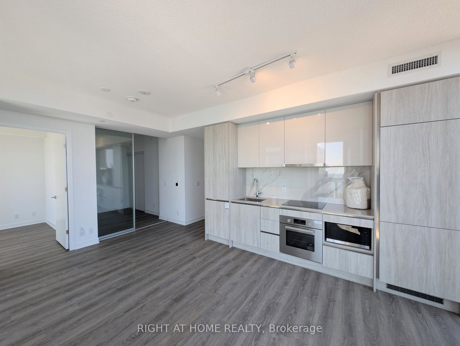 180-front-street-se-toronto-ontario-c12934056